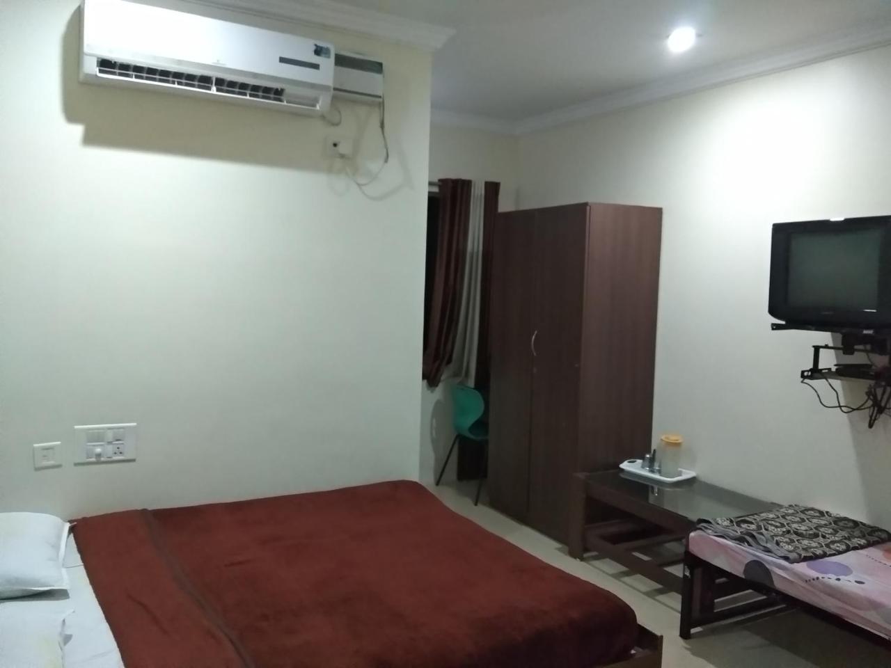 Sai Tirumala Residency Tirupati Zewnętrze zdjęcie